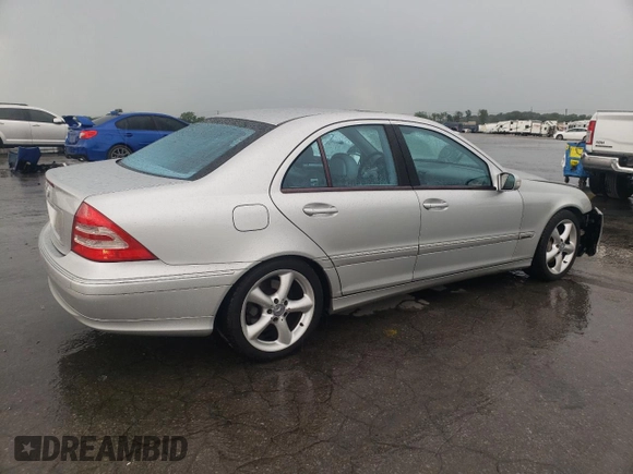 2004 Mercedes-Benz C 320 with VIN WDBRF64J64F511595, listed as a Copart auction lot 62996795 with 113,901 mi miles and Salvage title. Bid and sale history available at DreamBid. Image 3.