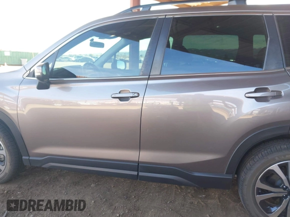 2022 Subaru Forester Limited with VIN JF2SKAPC1NH441137, listed as a IAAI auction lot 41420485 with 41,995 mi miles. Bid and sale history available at carsss.com. Image 14.