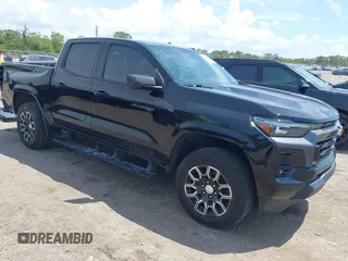 2023 Chevrolet Colorado 2WD LT z VIN 1GCPSCEK8P1138166, wystawiony jako IAAI lot #41879642 z przebiegiem 54 642 mil mil oraz . Historia ofert i sprzedaży dostępna na DreamBid. Obrazek 1.