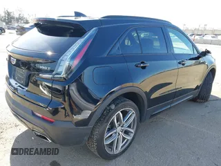 2020 Cadillac XT4 FWD Sport z VIN 1GYFZER49LF021475, wystawiony jako IAAI lot #41962892 z przebiegiem 41 603 mil mil oraz . Historia ofert i sprzedaży dostępna na DreamBid. Obrazek 4.