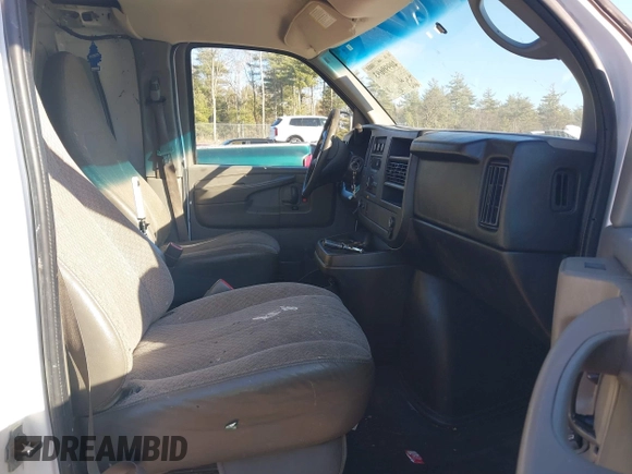 2014 Chevrolet Express Cargo Van with VIN 1GCWGGBA6E1122934, listed as a IAAI auction lot 40999693 with 194,565 mi miles. Bid and sale history available at carsss.com. Image 5.