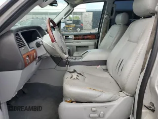 2006 Lincoln Navigator Luxury with VIN 5LMFU285X6LJ16221, listed as a Copart auction lot 48635145 with 196,230 mi miles and Clean Title. Bid and sale history available at carsss.com. Image 7.