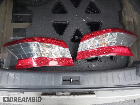 2013 Nissan Sentra SR z VIN 3N1AB7AP9DL652114, wystawiony jako IAAI lot #42147950 z przebiegiem 168 665 mil mil oraz . Historia ofert i sprzedaży dostępna na DreamBid. Obrazek 12.