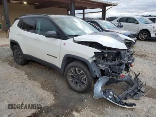 2019 Jeep Compass Trailhawk z VIN 3C4NJDDB4KT740047, wystawiony jako Copart lot #86834404 z przebiegiem 108 201 mil mil oraz Szkoda całkowita • Salvage title. Historia ofert i sprzedaży dostępna na DreamBid. Obrazek 4.