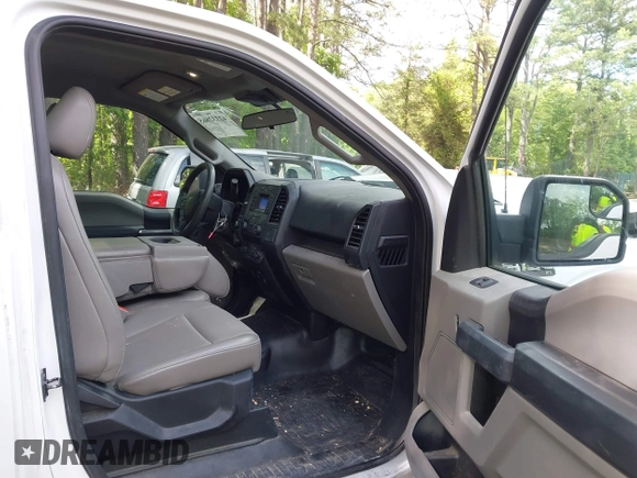 2020 Ford F-150 XL z VIN 1FTMF1CB8LKF35069, wystawiony jako IAAI lot #42332865 z przebiegiem 73 452 mil mil oraz . Historia ofert i sprzedaży dostępna na DreamBid. Obrazek 5.