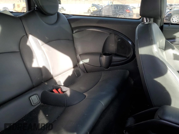 2014 MINI Clubman S z VIN WMWZG3C54ET800590, wystawiony jako Copart lot #85596224 z przebiegiem Nie podano mil oraz Szkoda całkowita • Salvage title. Historia ofert i sprzedaży dostępna na DreamBid. Obrazek 10.
