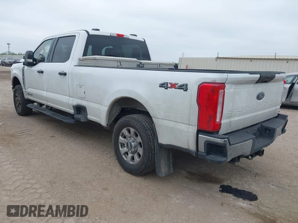 2024 Ford Super Duty F-250 SRW XL with VIN 1FT7W2BT2RED24809, listed as a IAAI auction lot 42186884 with 82,971 mi miles. Bid and sale history available at carsss.com. Image 3.