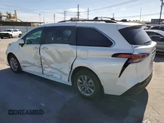 2021 Toyota Sienna XLE with VIN 5TDYRKEC2MS027386, listed as a Copart auction lot 47800305 with 56,000 mi miles and Salvage Title. Bid and sale history available at DreamBid. Image 2.
