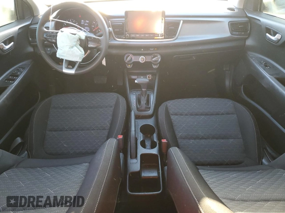 2023 Kia Rio LX z VIN 3KPA24AD1PE551191, wystawiony jako Copart lot #49961005 z przebiegiem 61 139 mil mil oraz Nie do naprawy • Non repairable. Historia ofert i sprzedaży dostępna na DreamBid. Obrazek 8.