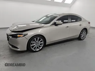 2022 Mazda 3 Select z VIN 3MZBPABL4NM317136, wystawiony jako Copart lot #52820745 z przebiegiem 59 807 mil mil oraz Czysty tytuł • Clean title. Historia ofert i sprzedaży dostępna na DreamBid. Obrazek 1.