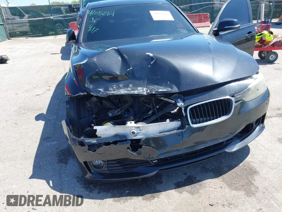 2013 BMW 3 Series 328i z VIN WBA3C1C56DF438426, wystawiony jako IAAI lot #42052101 z przebiegiem 180 524 mil mil oraz . Historia ofert i sprzedaży dostępna na DreamBid. Obrazek 6.