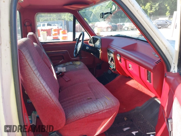 1990 Ford F-150 z VIN 1FTDF15N1LNA49113, wystawiony jako IAAI lot #42831924 z przebiegiem 48 253 mil mil oraz . Historia ofert i sprzedaży dostępna na DreamBid. Obrazek 5.