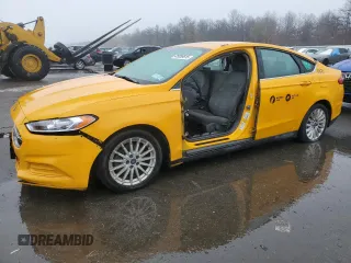 2015 Ford Fusion S Hybrid with VIN 3FA6P0UU1FR172670, listed as a Copart auction lot 45039615 with 357,286 mi miles and Clean Title. Bid and sale history available at carsss.com. Image 1.