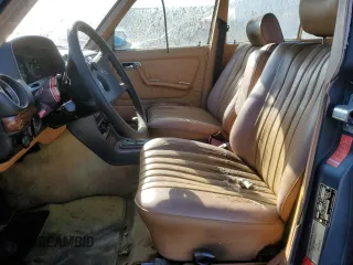 1984 Mercedes-Benz 300 D with VIN WDBAB33A2EA078638, listed as a Copart auction lot 87009344 with 274,549 mi miles and Clean Title. Bid and sale history available at DreamBid. Image 7.