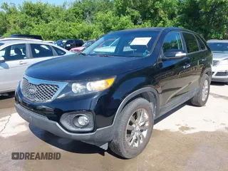 2011 Kia Sorento EX with VIN 5XYKU4A17BG021131, listed as a IAAI auction lot 42098467 with 135,927 mi miles. Bid and sale history available at carsss.com. Image 2.