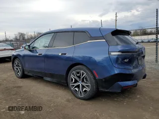 2023 BMW iX xDrive50 z VIN WB523CF0XPCL15501, wystawiony jako Copart lot #46117065 z przebiegiem 14 695 mil mil oraz Szkoda całkowita • Salvage title. Historia ofert i sprzedaży dostępna na DreamBid. Obrazek 2.