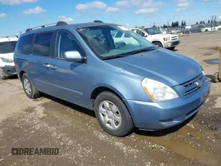 2008 Kia Sedona LX with VIN KNDMB233086218851, listed as a IAAI auction lot 41954671 with 120,894 mi miles. Bid and sale history available at carsss.com. Image 1.