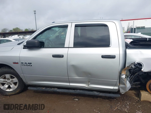 2017 Ram 1500 Express z VIN 3C6RR7KT0HG793912, wystawiony jako IAAI lot #42117201 z przebiegiem 111 728 mil mil oraz . Historia ofert i sprzedaży dostępna na DreamBid. Obrazek 15.