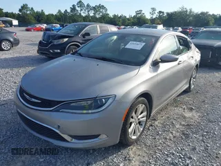 2015 Chrysler 200 Limited z VIN 1C3CCCAB2FN598758, wystawiony jako IAAI lot #42695873 z przebiegiem 108 508 mil mil oraz . Historia ofert i sprzedaży dostępna na DreamBid. Obrazek 17.