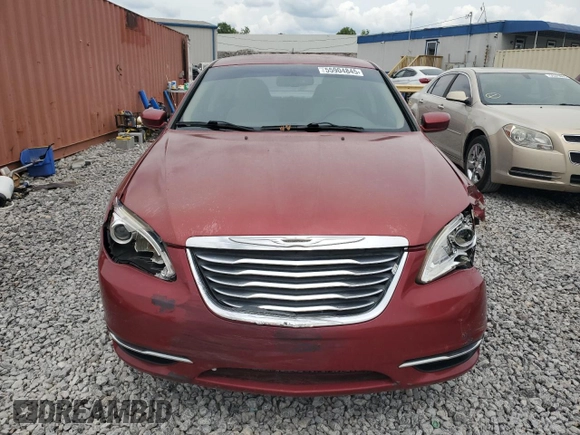 2013 Chrysler 200 Touring z VIN 1C3CCBBB4DN577755, wystawiony jako Copart lot #55904845 z przebiegiem 138 423 mil mil oraz Szkoda całkowita • Salvage title. Historia ofert i sprzedaży dostępna na DreamBid. Obrazek 5.