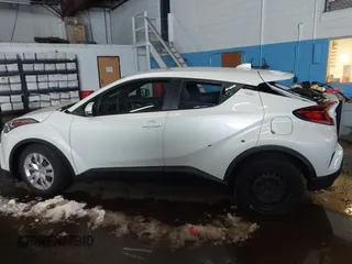 2019 Toyota C-HR XLE z VIN NMTKHMBX8KR087809, wystawiony jako IAAI lot #41540788 z przebiegiem 55 691 mil mil oraz . Historia ofert i sprzedaży dostępna na DreamBid. Obrazek 14.