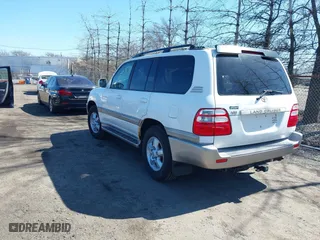 2005 Toyota Land Cruiser with VIN JTEHT05J652071111, listed as a IAAI auction lot 41900179 with 195,717 mi miles. Bid and sale history available at carsss.com. Image 3.