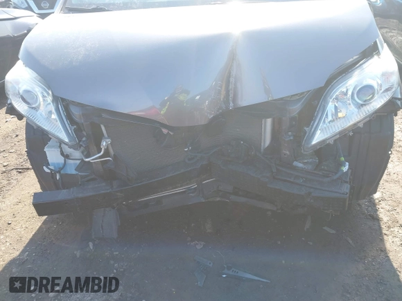 2019 Toyota Sienna XLE Auto Access Seat with VIN 5TDYZ3DC5KS014278, listed as a IAAI auction lot 41767187 with 59,444 mi miles. Bid and sale history available at carsss.com. Image 6.