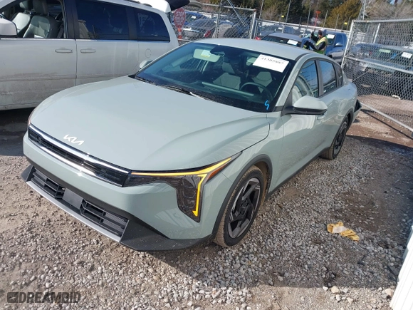 2025 Kia K4 EX with VIN 3KPFU4DE0SE038544, listed as a IAAI auction lot 41305887 with 1,729 mi miles. Bid and sale history available at carsss.com. Image 17.