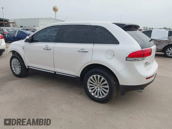 2012 Lincoln MKX with VIN 2LMDJ6JK8CBL01555, listed as a IAAI auction lot 41723407 with 111,370 mi miles. Bid and sale history available at carsss.com. Image 3.