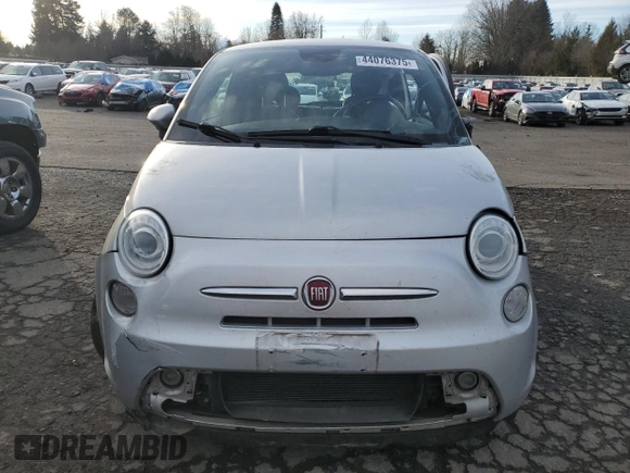 2014 FIAT 500e z VIN 3C3CFFGE2ET266859, wystawiony jako Copart lot #44076375 z przebiegiem 78 745 mil mil oraz Szkoda całkowita • Salvage title. Historia ofert i sprzedaży dostępna na DreamBid. Obrazek 5.