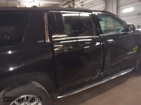 2017 GMC Yukon XL SLT with VIN 1GKS2GKC9HR320853, listed as a IAAI auction lot 41935263 with 83,985 mi miles. Bid and sale history available at carsss.com. Image 6.