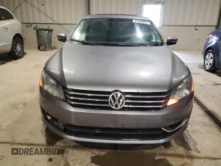 2012 Volkswagen Passat SE z VIN 1VWBP7A39CC080551, wystawiony jako Copart lot #57606895 z przebiegiem 154 965 mil mil oraz Czysty tytuł • Clean title. Historia ofert i sprzedaży dostępna na DreamBid. Obrazek 5.