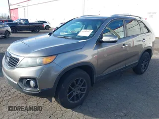 2011 Kia Sorento LX with VIN 5XYKT3A15BG180713, listed as a IAAI auction lot 41556092 with 135,146 mi miles. Bid and sale history available at carsss.com. Image 2.