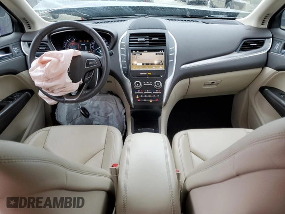 2019 Lincoln MKC Standard with VIN 5LMCJ1D98KUL37318, listed as a Copart auction lot 81398564 with 35,929 mi miles and Salvage Title. Bid and sale history available at DreamBid. Image 8.