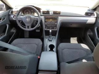 2013 Volkswagen Passat S z VIN 1VWAP7A31DC061392, wystawiony jako Copart lot #60318015 z przebiegiem 102 563 mil mil oraz Szkoda całkowita • Salvage title. Historia ofert i sprzedaży dostępna na DreamBid. Obrazek 8.