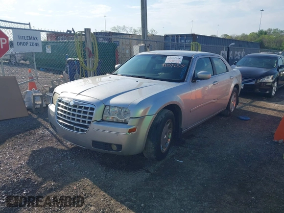 2005 Chrysler 300 with VIN 2C3AA53G15H668274, listed as a IAAI auction lot 42072526 with 175,225 mi miles. Bid and sale history available at carsss.com. Image 2.