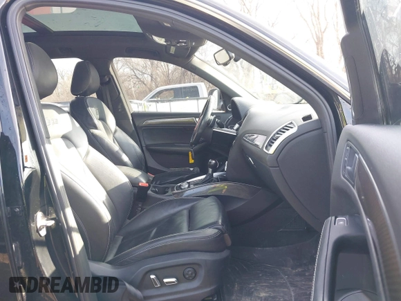 2015 Audi SQ5 Premium Plus z VIN WA1CGAFP2FA034960, wystawiony jako IAAI lot #41144485 z przebiegiem 185 382 mil mil oraz . Historia ofert i sprzedaży dostępna na DreamBid. Obrazek 5.