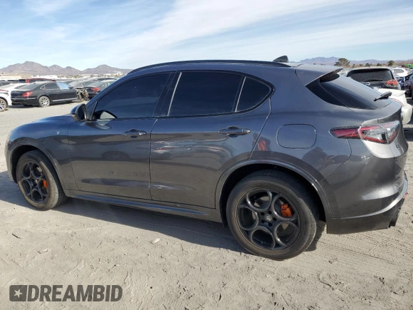 2024 Alfa Romeo Stelvio Veloce z VIN ZASPAKBN3R7D71181, wystawiony jako Copart lot #87510335 z przebiegiem 19 477 mil mil oraz Szkody całkowita. Historia ofert i sprzedaży dostępna na DreamBid. Obrazek 2.
