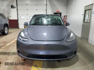 2023 Tesla Model Y Long Range z VIN 7SAYGDEE8PF814874, wystawiony jako Copart lot #56546365 z przebiegiem 20 919 mil mil oraz Szkoda całkowita • Salvage title. Historia ofert i sprzedaży dostępna na DreamBid. Obrazek 5.