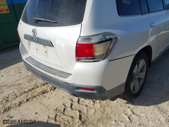 2011 Toyota Highlander Limited with VIN 5TDYK3EHXBS039823, listed as a IAAI auction lot 41731690 with 242,676 mi miles. Bid and sale history available at carsss.com. Image 6.
