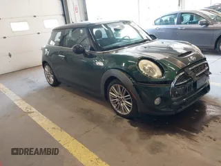 2015 MINI Hardtop S z VIN WMWXP7C52F2A40829, wystawiony jako IAAI lot #42162126 z przebiegiem 105 248 mil mil oraz . Historia ofert i sprzedaży dostępna na DreamBid. Obrazek 1.