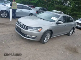 2014 Volkswagen Passat SE с VIN 1VWBN7A36EC045247, выставлен на аукционе IAAI как лот 42295047 с пробегом 118 431 миль миль и . История ставок и продаж доступна на DreamBid. Изображение 2.