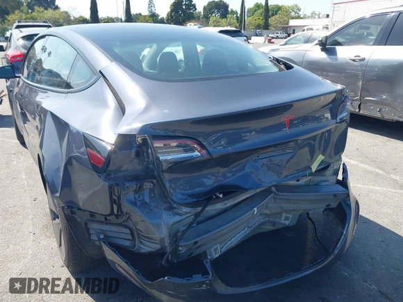 2023 Tesla Model 3 z VIN 5YJ3E1EA5PF401299, wystawiony jako IAAI lot #41968352 z przebiegiem 20 541 mil mil oraz . Historia ofert i sprzedaży dostępna na DreamBid. Obrazek 3.