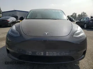 2024 Tesla Model Y Long Range with VIN 7SAYGDEE1RA266653, listed as a Copart auction lot 62277865 with 8,189 mi miles and Salvage title. Bid and sale history available at DreamBid. Image 5.