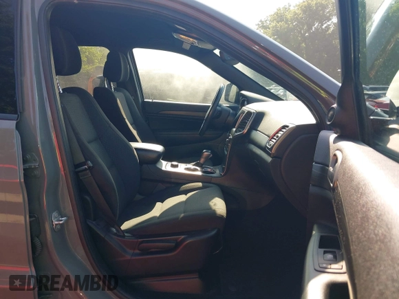 2020 Jeep Grand Cherokee Laredo z VIN 1C4RJFAG4LC262934, wystawiony jako IAAI lot #42441739 z przebiegiem 58 452 mil mil oraz . Historia ofert i sprzedaży dostępna na DreamBid. Obrazek 5.