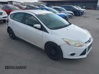 2014 Ford Focus SE z VIN 1FADP3K21EL354781, wystawiony jako IAAI lot #41966464 z przebiegiem 105 302 mil mil oraz . Historia ofert i sprzedaży dostępna na DreamBid. Obrazek 1.