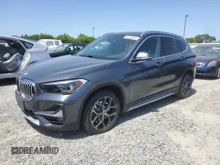 2020 BMW X1 xDrive28i z VIN WBXJG9C06L5R54942, wystawiony jako Copart lot #54262435 z przebiegiem 65 217 mil mil oraz Szkoda całkowita • Salvage title. Historia ofert i sprzedaży dostępna na DreamBid. Obrazek 1.