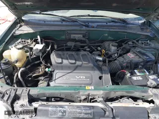 2001 Ford Escape XLT with VIN 1FMYU03141KB92083, listed as a IAAI auction lot 41840250 with 221,444 mi miles. Bid and sale history available at carsss.com. Image 10.