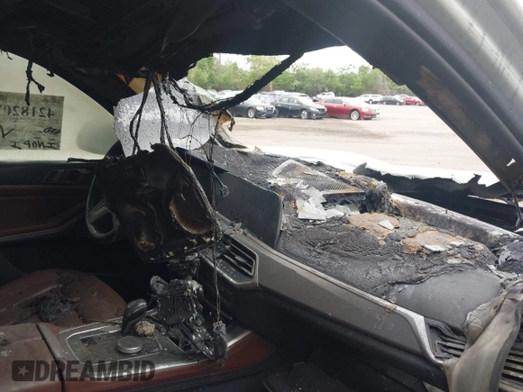 2019 BMW X5 xDrive50i с VIN 5UXJU2C5XKLN64637, выставлен на аукционе IAAI как лот 42182077 с пробегом Не указан миль и . История ставок и продаж доступна на DreamBid. Изображение 15.
