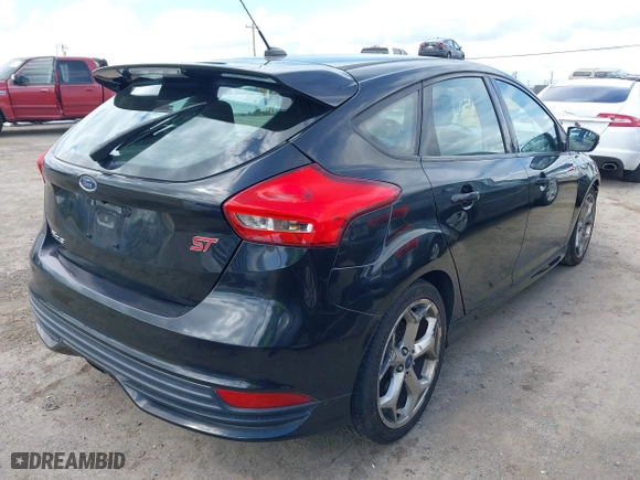 2015 Ford Focus ST with VIN 1FADP3L97FL334743, listed as a IAAI auction lot 41923997 with 200,549 mi miles. Bid and sale history available at carsss.com. Image 4.